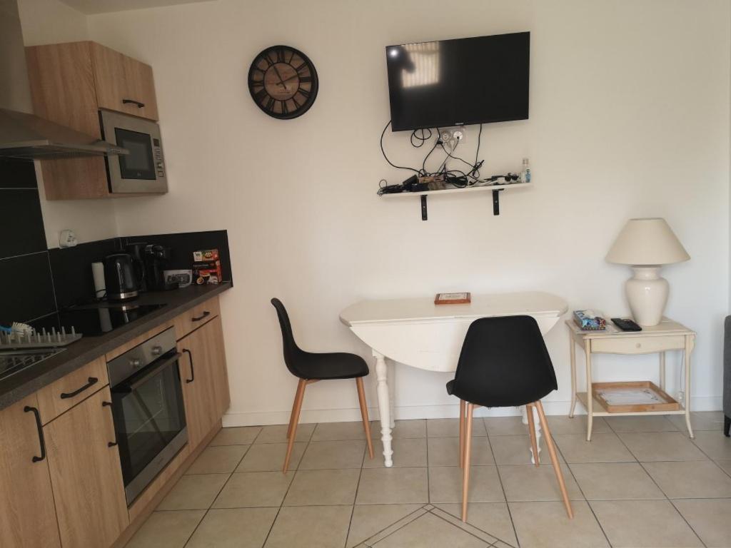 Appartement 2 Pieces Avec Terrasse Proche Mer Et Commerces Ouistreham Exterior foto